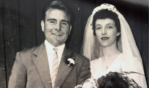 Devoted couple died side by side after nurses pushed their beds together Devoted couple died side by side after nurses pushed their beds together